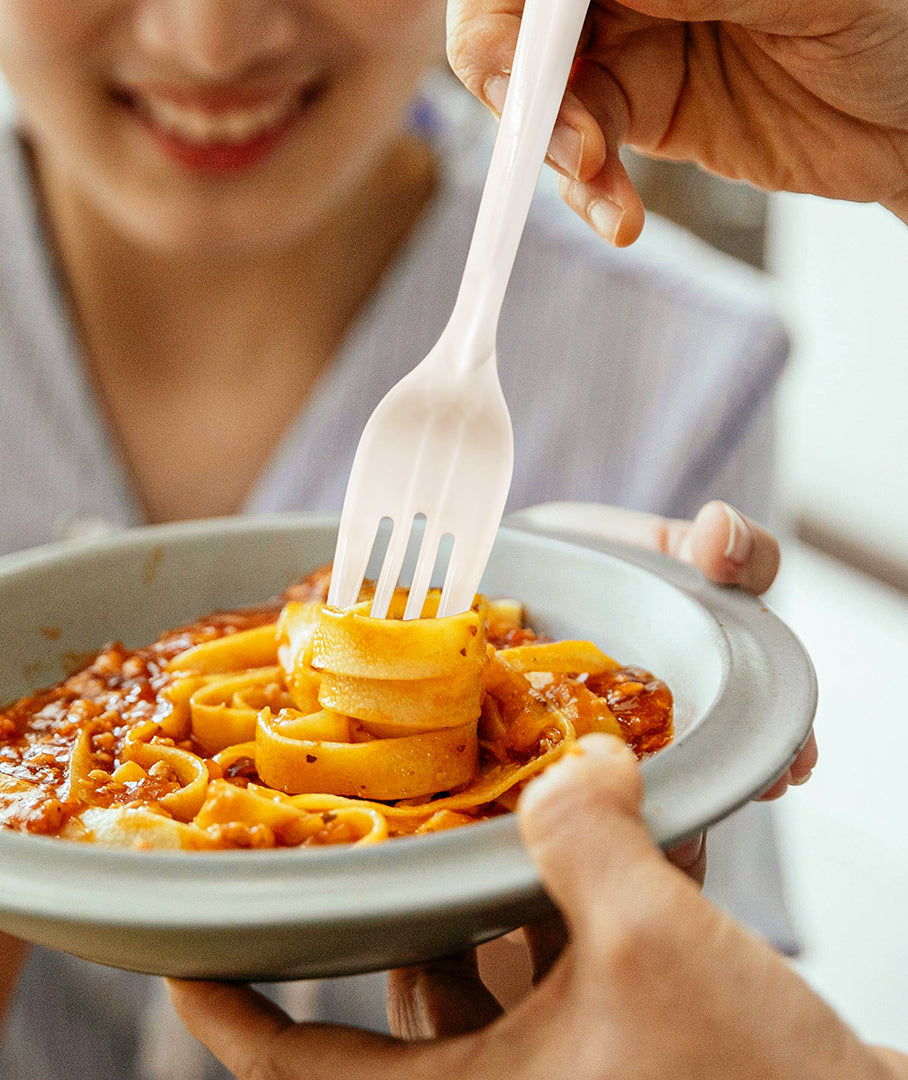 [700ct]  PP Plastic Medium Weight Plus Forks | White